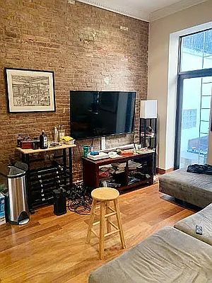 4th image of 253 Elizabeth St #1F