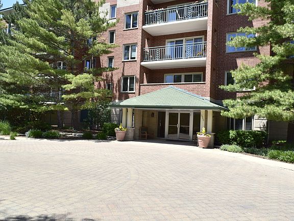 3rd image of 3940 W Bryn Mawr Ave APT 402