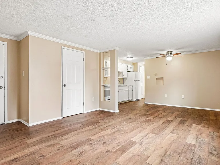 Knollwood and Tanglewood Apartments — Photo 42