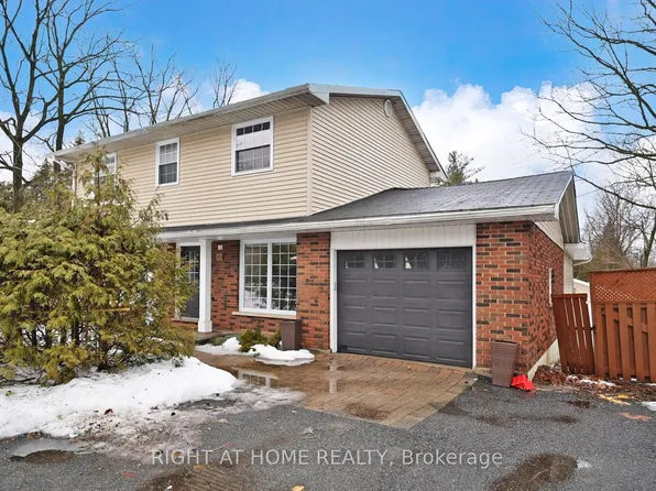 301 Garner Rd E, Hamilton, ON L9G 3K9