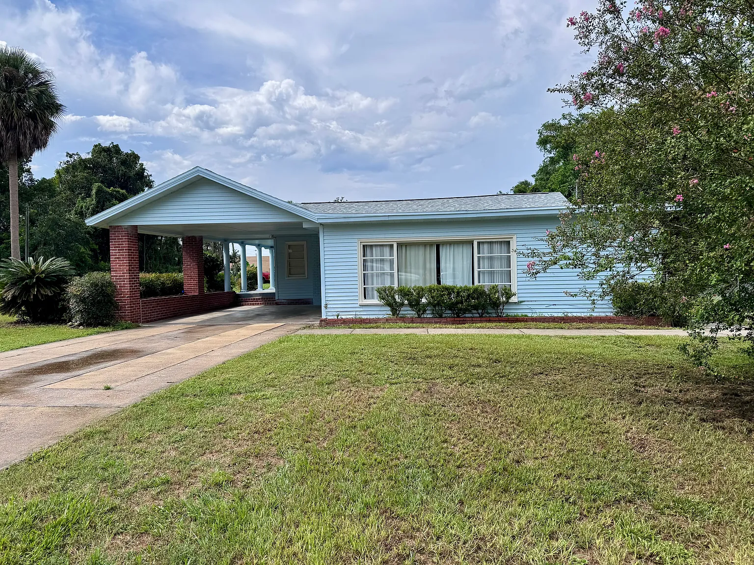 Spacious 3-Bedroom Home With Oversized Family Room And Fenced Backyard — Photo 2