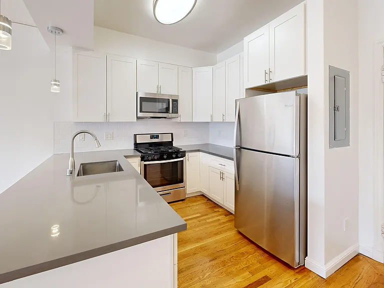 1755 Van Ness Avenue — Photo 4
