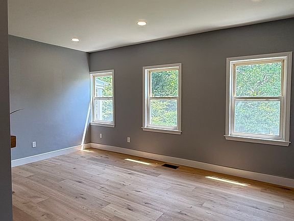 5th image of 706 W Main St #2