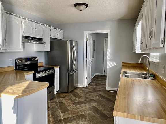 3rd image of 49 Thunder Ridge Ct