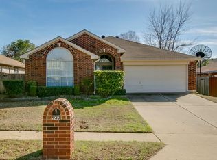 930 Silverstone Dr, Lewisville, TX 75067