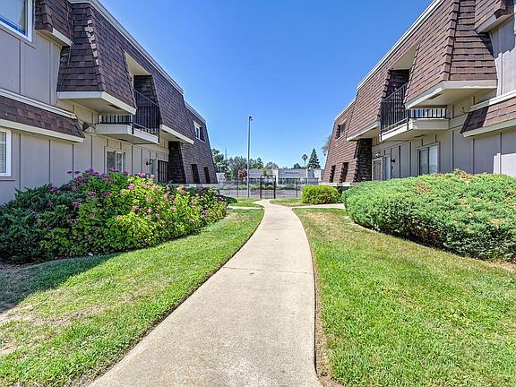 2nd image of 5618 Hillsdale Blvd APT B