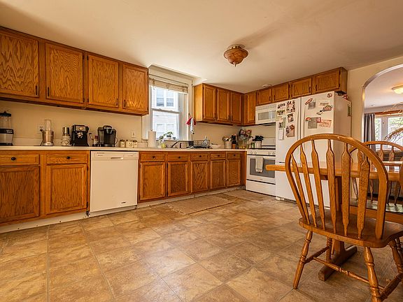 4th image of 35 Jenkins St