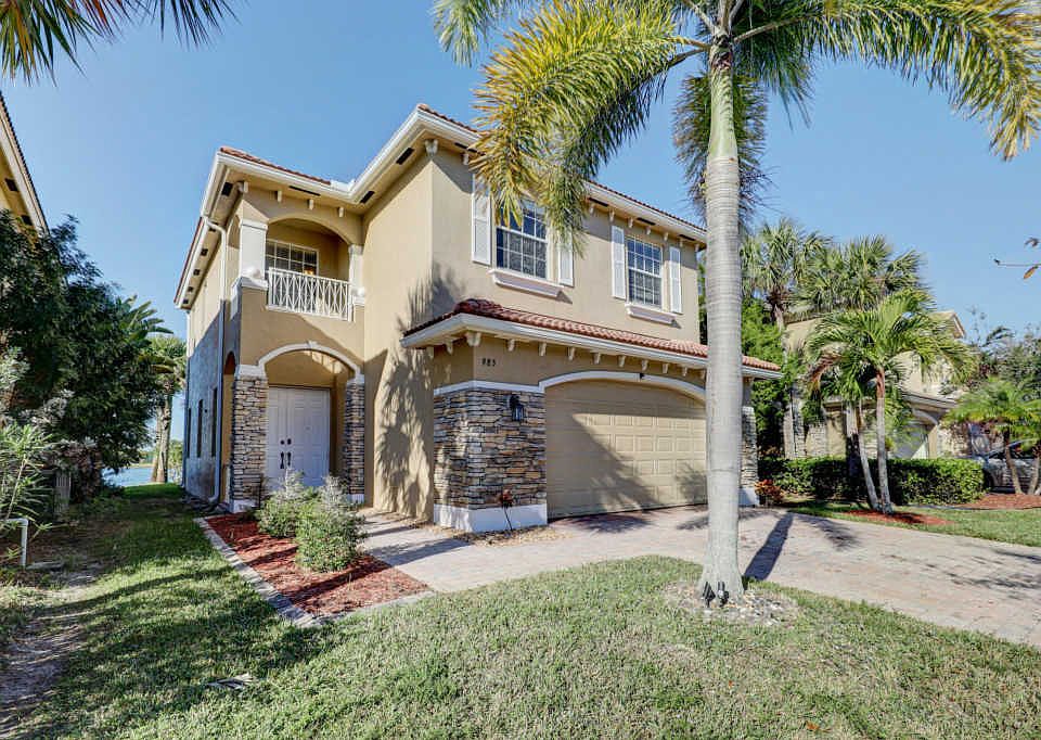 1st image of 985 NW Leonardo Cir