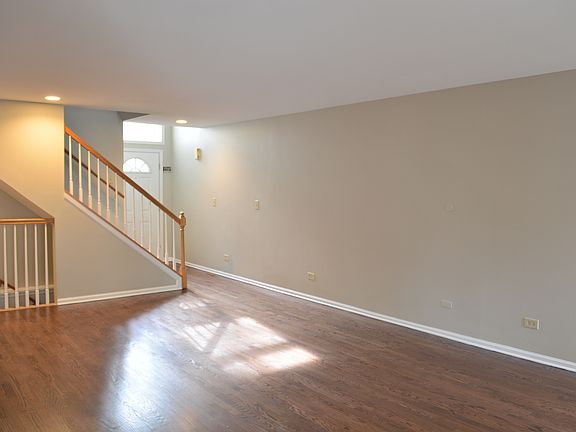 2nd image of 122 Schiller Pl