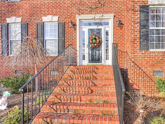 3rd image of 665 Deerwood Way