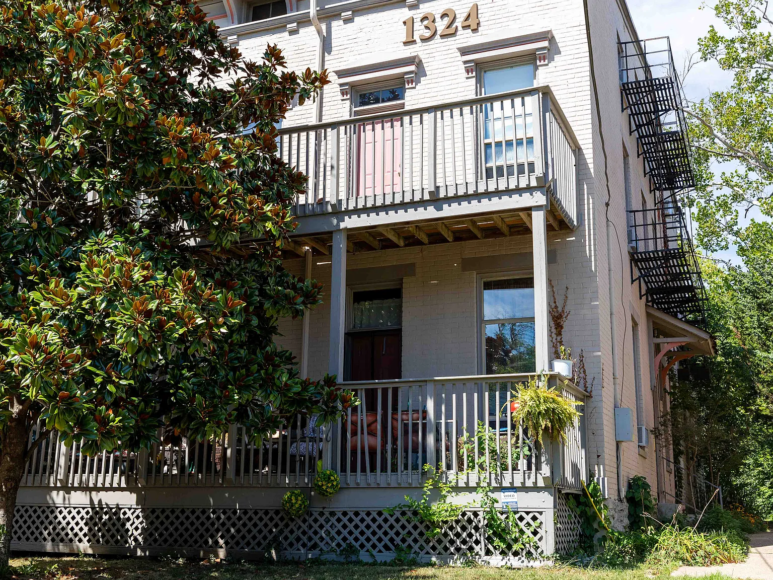 2 bed, 1100 sqft, $1,350 — Photo 1