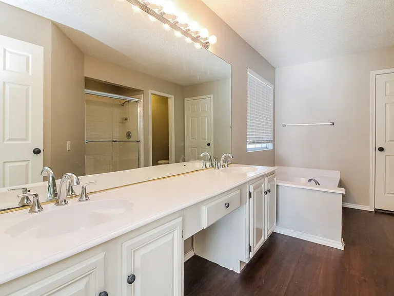 3229 Kathy Ln — Photo 9