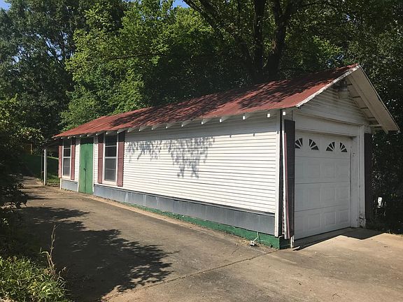 Separate garage