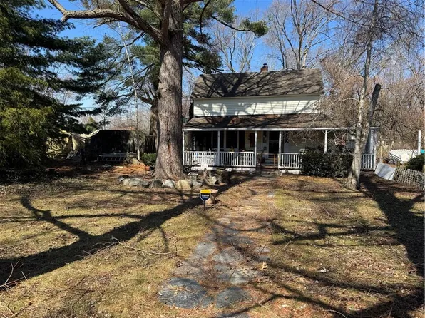 73 Eton Ave, Warwick, RI 02889