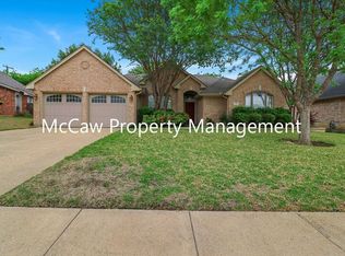 6 Laura Elizabeth Ct, Mansfield, TX 76063
