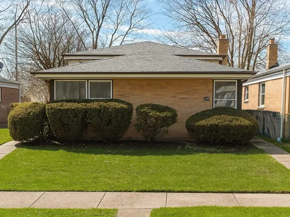 8334 Trumbull Ave, Skokie, IL 60076