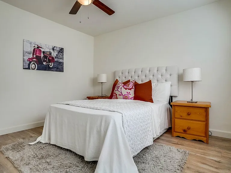 2466 Cedar Ave — Photo 6