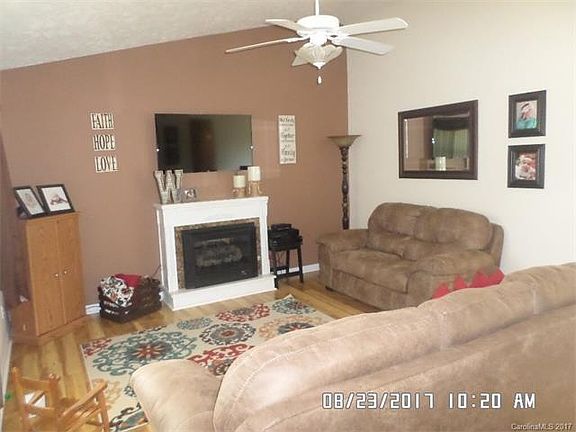 3rd image of 136 Westscott Dr #18