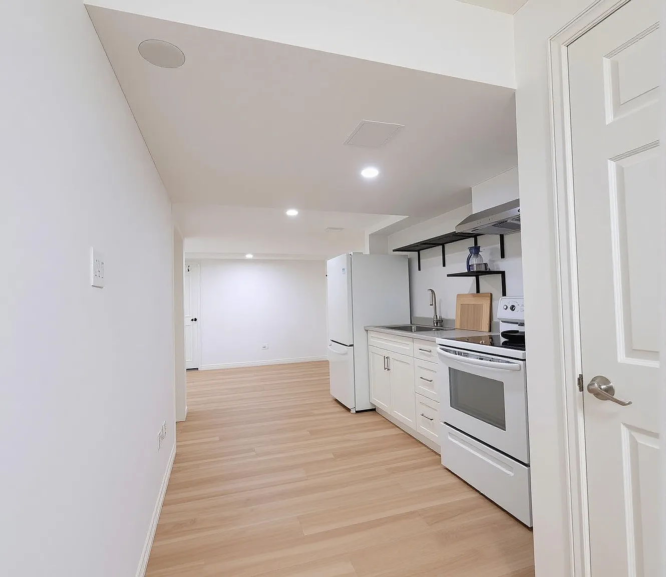 Studio, $750 — Photo 1