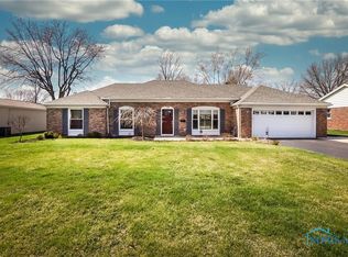 708 Londonderry Dr, Findlay, OH 45840