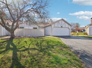 290 Juniper Cir, Streamwood, IL 60107