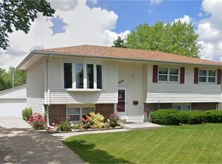 3620 Oakwood Dr, Bettendorf, IA 52722