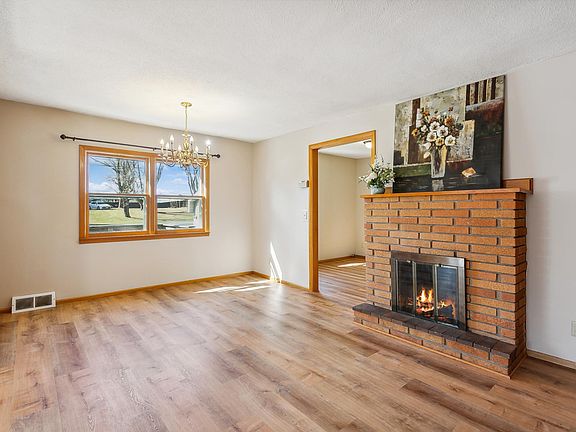 5th image of 424 Mahtomedi Ave