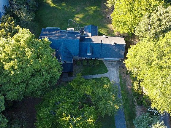 5th image of 125 Picketts Lake Dr