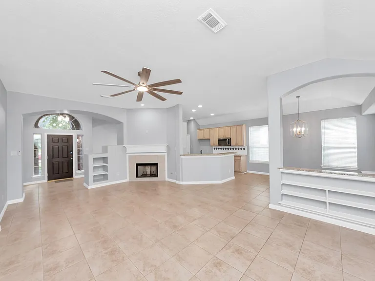 1819 Misty Falls Ln — Photo 5