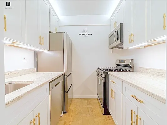 Rented by R New York | media 12