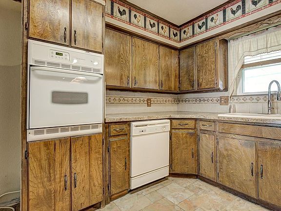 3rd image of 1906 Kiowa Dr