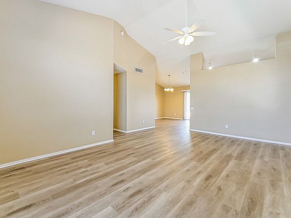 5th image of 1370 W Gary Dr