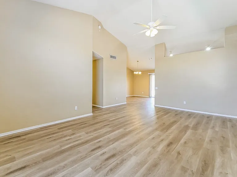 1370 W Gary Dr — Photo 5