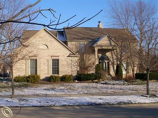1st image of 371 Torrington Dr W