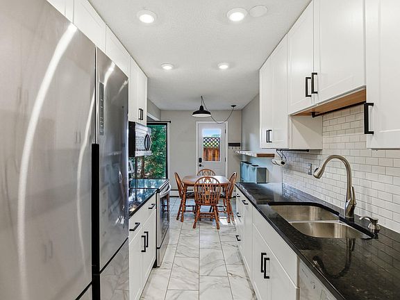 3rd image of 4424 Cedar Lake Rd S APT 1