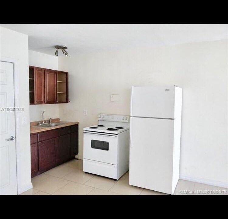 2nd image of 860 NW 11th Ave APT 11