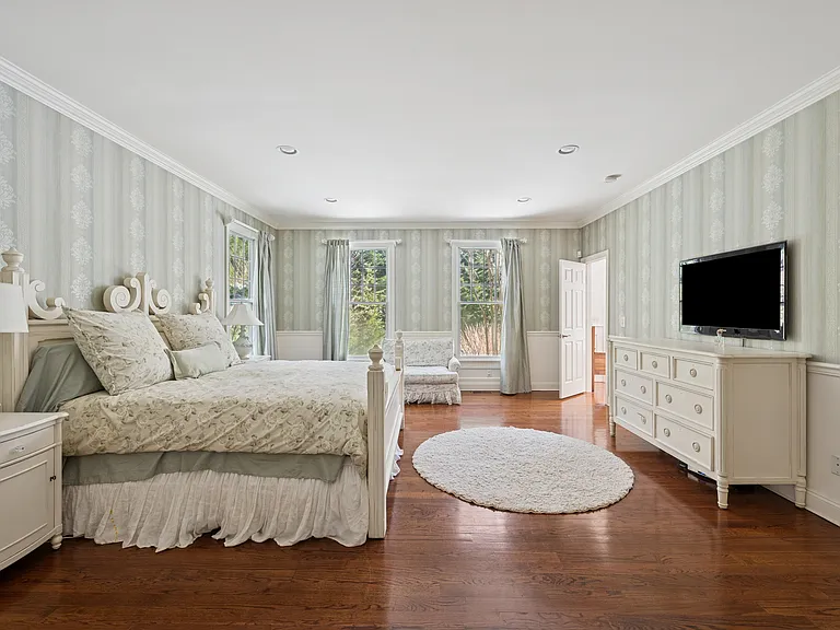 309 Old Sag Harbor Rd — Photo 11