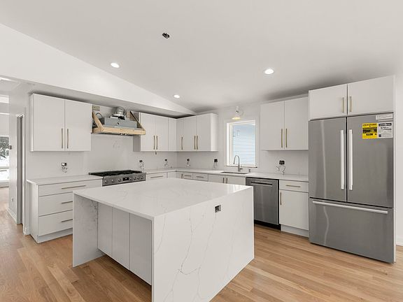 5th image of 263 Woodstock Ave