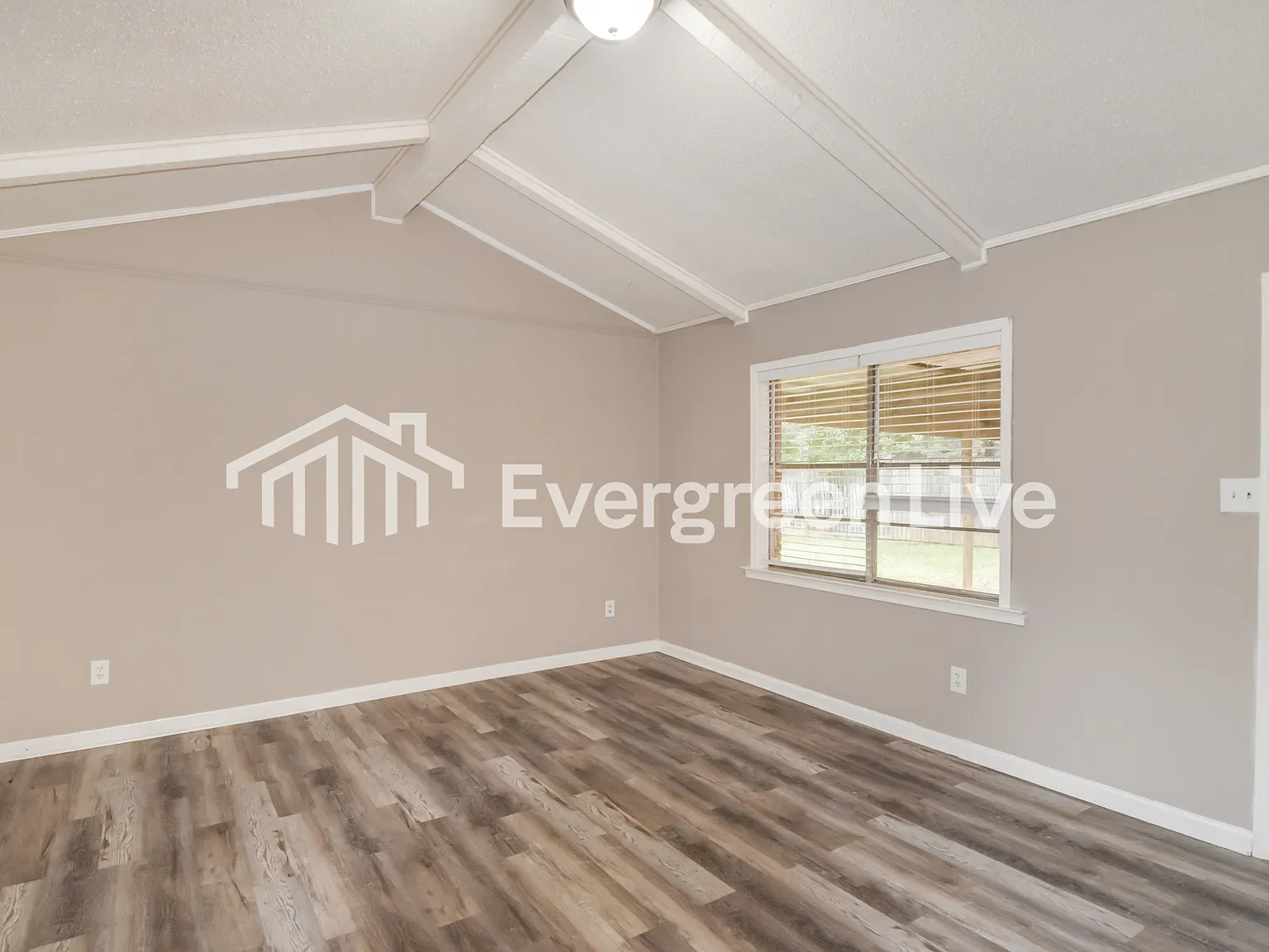 3 bed, 2.0 bath, 1355 sqft, $1,195 — Photo 2