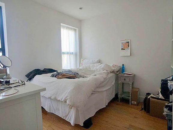 4th image of 310 12th St APT 15