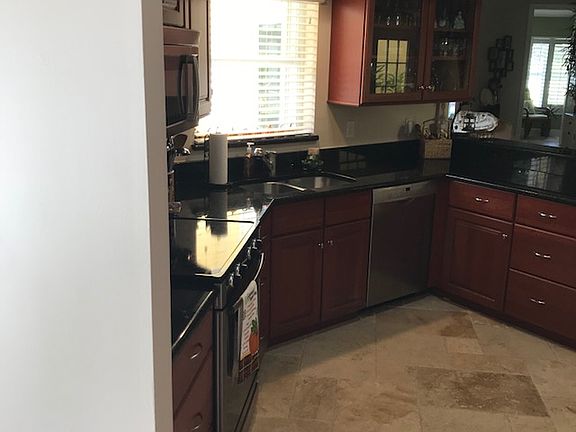 3rd image of 2410 SW Foxpoint Trl