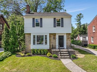 249 Ridgemont Rd, Grosse Pointe Farms, MI 48236