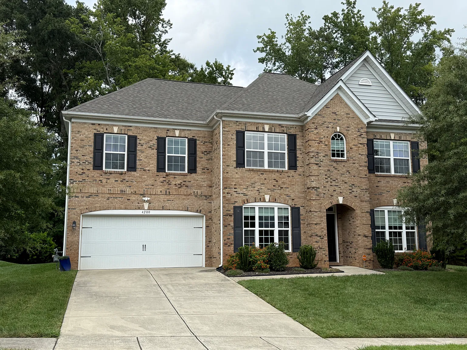 4 bed, 3417 sqft, $3,400 — Photo 1