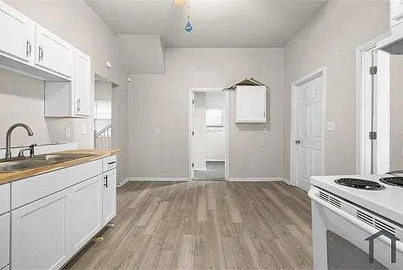 1211 W 30th St — Photo 17