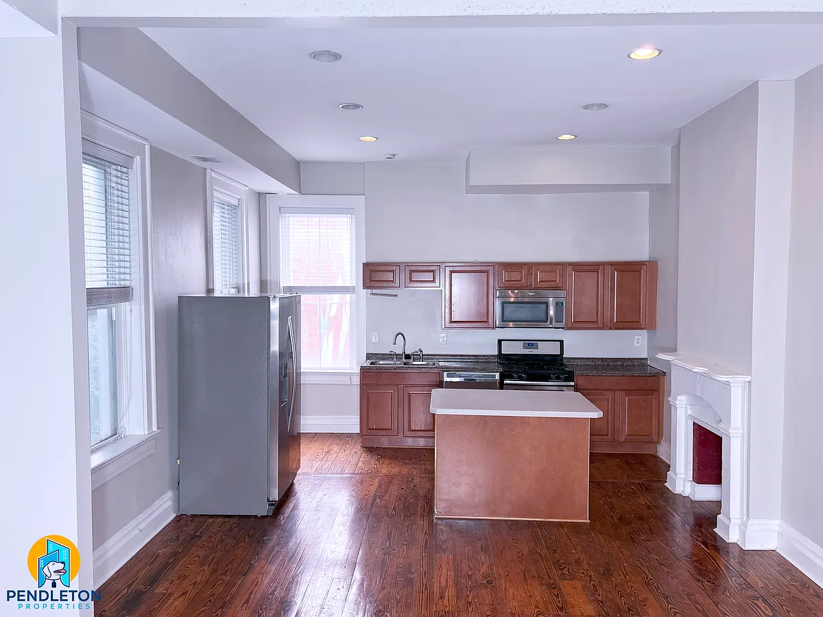 Building Photo - 519 E 13th St #3