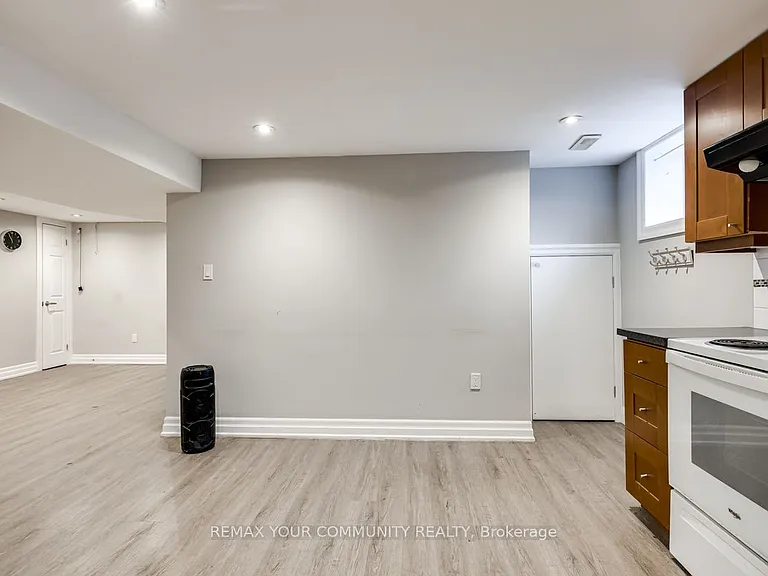 240 Markham Rd #LOWER LEVEL — Photo 7