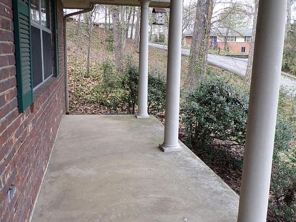 2nd image of 1120 Clermont Dr