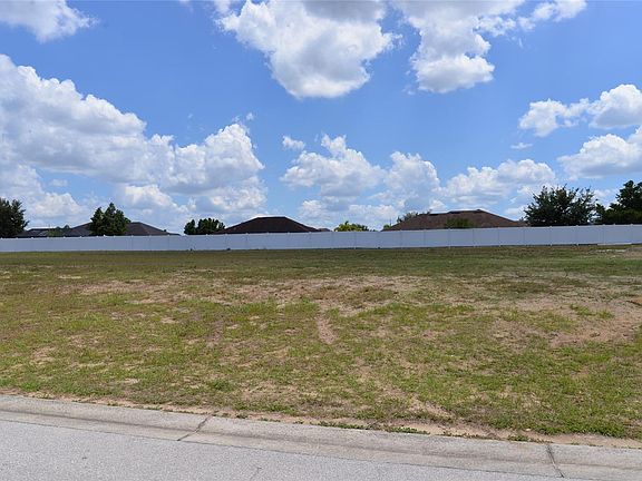 3rd image of 4605 Emerald Palms Dr