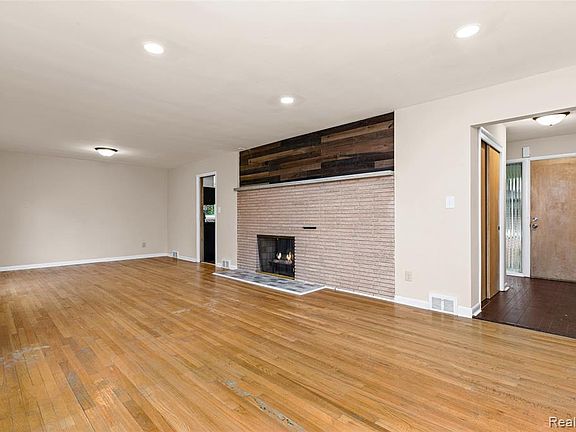 4th image of 1058 Arden Ln