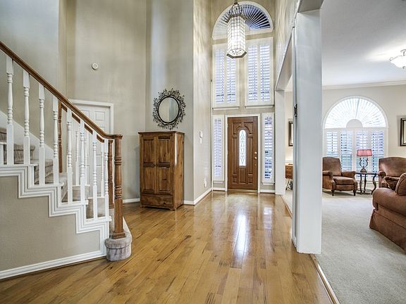 2nd image of 121 Branchwood Trl